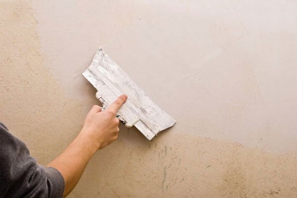 TẦM QUAN TRỌNG XỬ LÝ BỀ MẶT TƯỜNG TRƯỚC KHI THI CÔNG